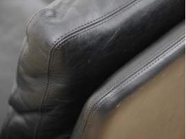 Mid modern danish 3 seats black leather sofa, model 500 by Hans Olsen