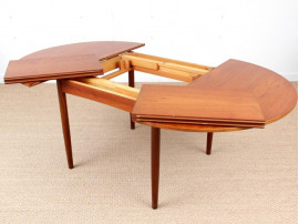 Mid-Century  modern scandinavian round dining table in teak, 4/10 seats