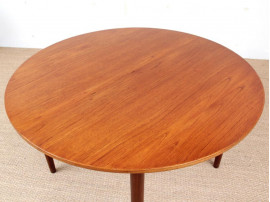 Mid-Century  modern scandinavian round dining table in teak, 4/10 seats