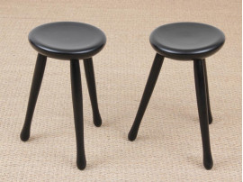 Paire de tabourets scandinaves tripodes en hêtre laqué noir