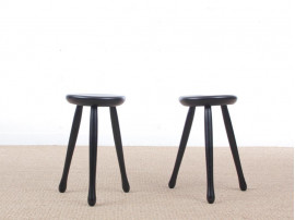 Paire de tabourets scandinaves tripodes en hêtre laqué noir