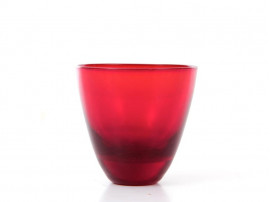 Suite de 11 verres timbale, rouges.