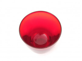 Suite de 11 verres timbale, rouges.