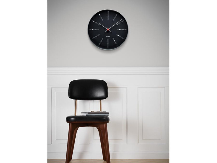 Arne Jacobsen - Bankers Wall Clock, black, ø 29 cm | Galerie Møbler