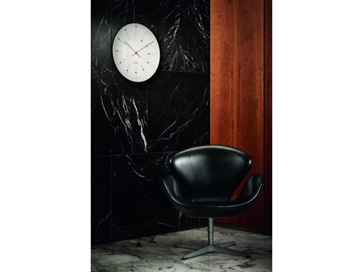 Arne Jacobsen - Bankers Wall Clock, white ø 29 cm | Galerie Møbler
