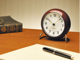 Arne Jacobsen Station Table Clock - dark red/white