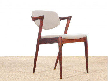 Suite de 8 chaises scandinaves en palissandre de Rio, modèle 42