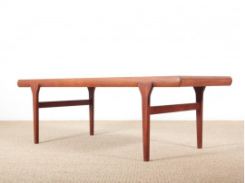 Table basse scandinave en teck. 