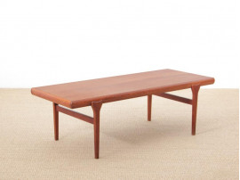 Table basse scandinave en teck. 