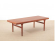 Table basse scandinave en teck. 