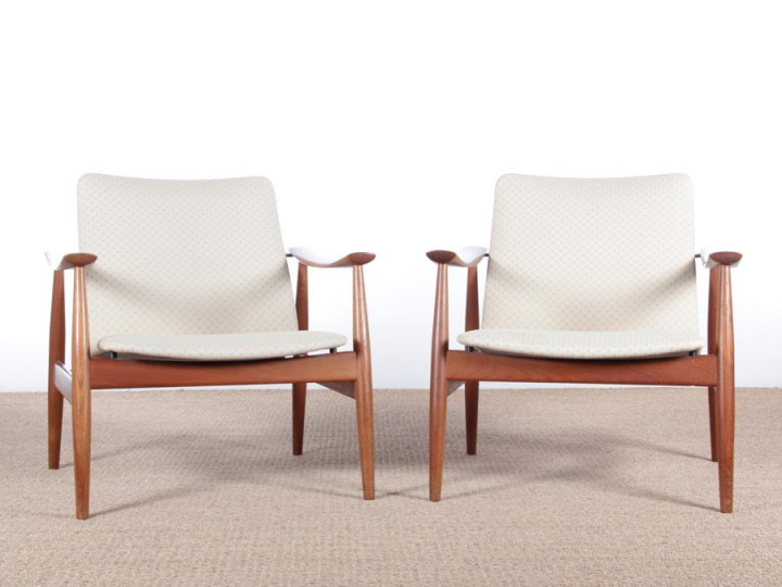 Mid century modern scandinavian pair of armchairs model 138 in teak by Finn Juhl