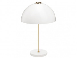 Lampe à poser scandinave modèle Kupoli. 