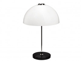 Lampe à poser scandinave modèle Kupoli. 