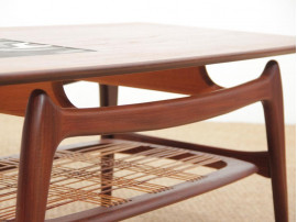 table basse en teck avec porte revue en cannage