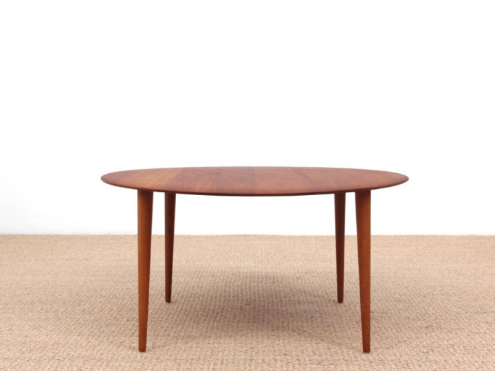 Mid-Century Modern scandinavian coffee table in teak  by Hvidt & Mølgaard Nielsen for France and Søn. 