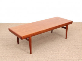 Table basse scandinave en teck. 