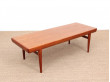 Table basse scandinave en teck. 