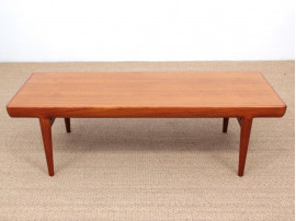 Table basse scandinave en teck. 