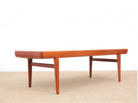 Table basse scandinave en teck. 