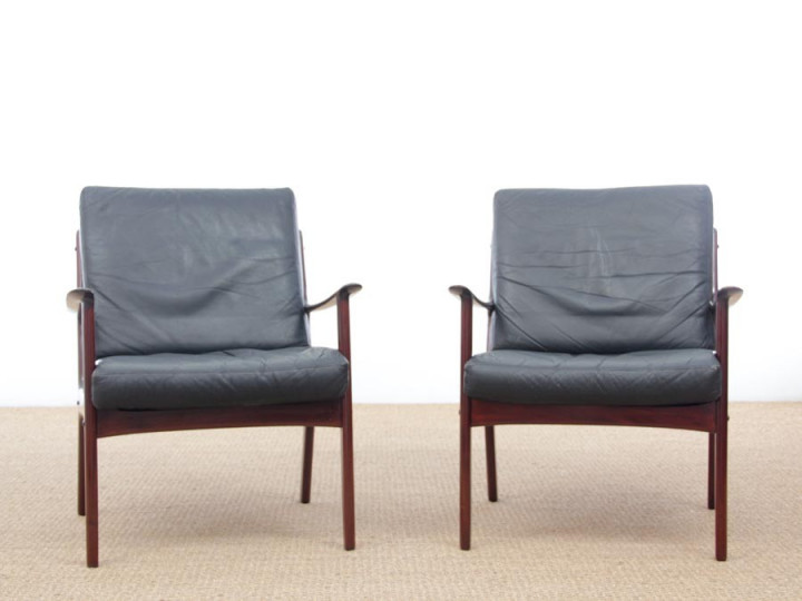Mid-Century Modern Danish pair of  lounge chairs in mahogany model PJ 112 by Ole Wanscher