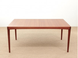 Mid-Century Modern danish extendable dining table in teak by H.W. Klein for Bramin, 6/8 seats.