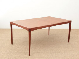 Mid-Century Modern danish extendable dining table in teak by H.W. Klein for Bramin, 6/8 seats.