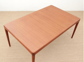 Mid-Century Modern danish extendable dining table in teak by H.W. Klein for Bramin, 6/8 seats.