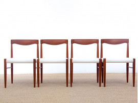 Suite de 4 chaises scandinaves en teck