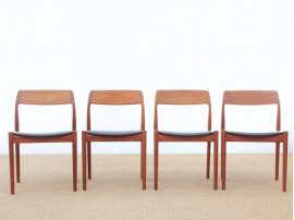 Suite de 4 chaises scandinaves en teck 