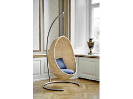 Fauteuil scandinave suspendu modèle Egg. Nouvelle édition.