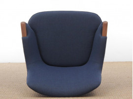 Mid century Modern Danish lounge chair model CH 71 by Hans Wegner. New production