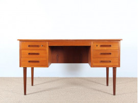 Mid-Century  modern scandinavian free standing desk in teak. 