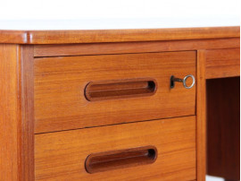 Mid-Century  modern scandinavian free standing desk in teak. 