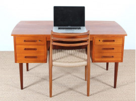 Mid-Century  modern scandinavian free standing desk in teak. 