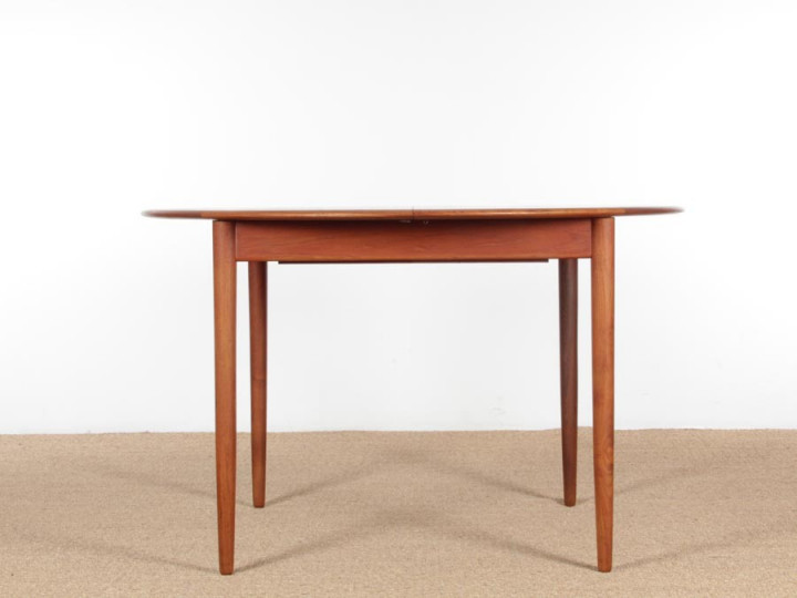 Mid-Century  modern scandinavian roudnd dining  in teak 4/8 seats by Hovmand-Olsen