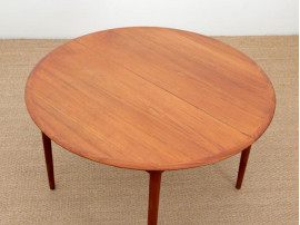 Mid-Century  modern scandinavian roudnd dining  in teak 4/8 seats by Hovmand-Olsen