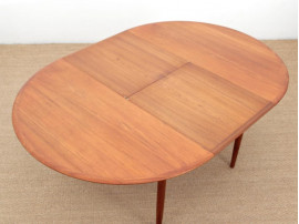 Mid-Century  modern scandinavian roudnd dining  in teak 4/8 seats by Hovmand-Olsen