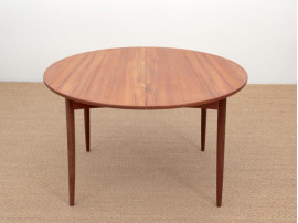 Table de repas scandinave ronde en teck  à rallonge  4/6 pers.