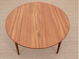 Table de repas scandinave ronde en teck  à rallonge  4/6 pers.