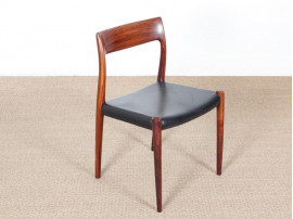 Suite de 4 chaises scandinaves en palissandre modèle 77