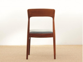 Mid-Century  modern scandinavian set of 8 rosewood chairs model 26 by Henning Kjærnulf.