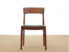 Mid-Century  modern scandinavian set of 8 rosewood chairs model 26 by Henning Kjærnulf.