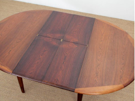 Mid-Century  modern scandinavian round dining table in Rio rosewood 4/8 seats