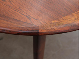 Mid-Century  modern scandinavian round dining table in Rio rosewood 4/8 seats