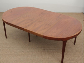 Circle dining table in rosewood, 4/10 seats