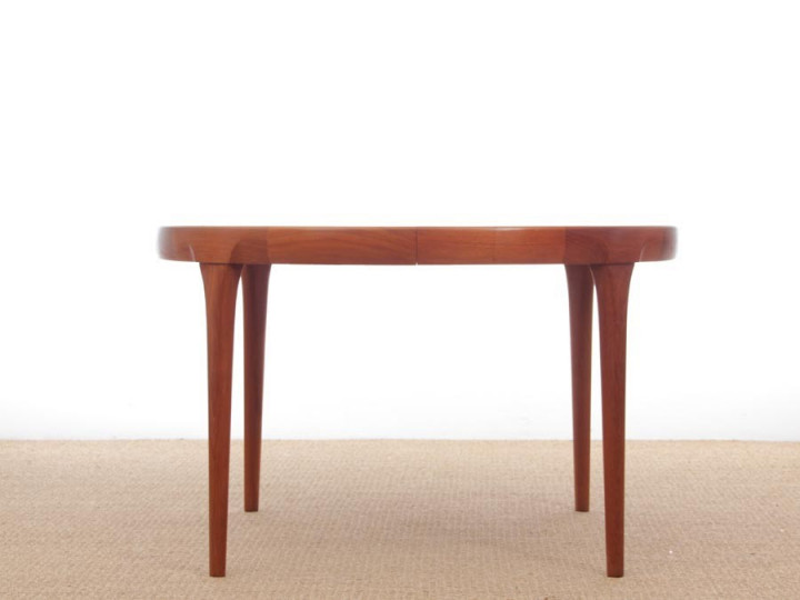 Circle dining table in rosewood, 4/10 seats