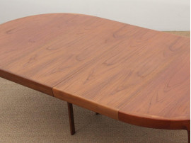 Circle dining table in rosewood, 4/10 seats