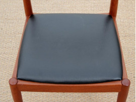 Mid-Century  modern scandinavian set of 8 rosewood chairs model 26 by Henning Kjærnulf.