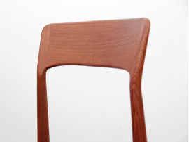 Mid-Century  modern scandinavian set of 8 rosewood chairs model 26 by Henning Kjærnulf.