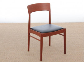 Mid-Century  modern scandinavian set of 8 rosewood chairs model 26 by Henning Kjærnulf.